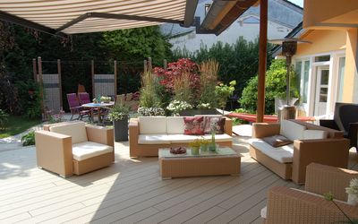 Gartenbau Görtzen- Terrasse mit gemütlicher Sitzecke